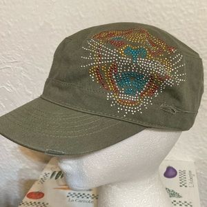 NEW WOMAN’S DISTRESSED JEWEL GREEN CAP